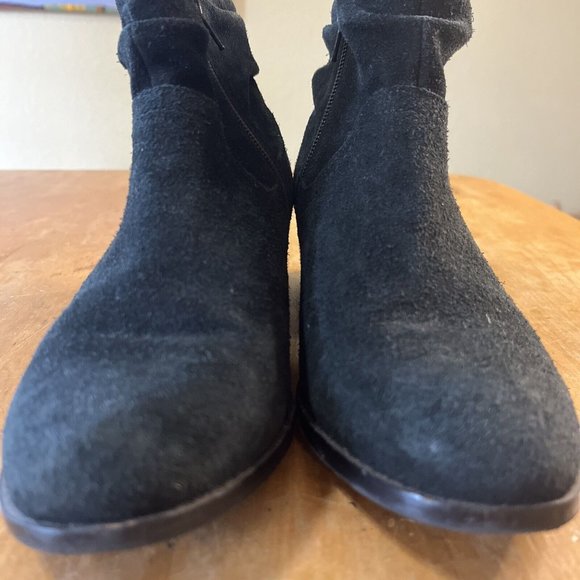 Vionic Kanela Black Suede Weather Resistant heeled Ankle Bootie zip Women's 7.5 - Picture 2 of 14